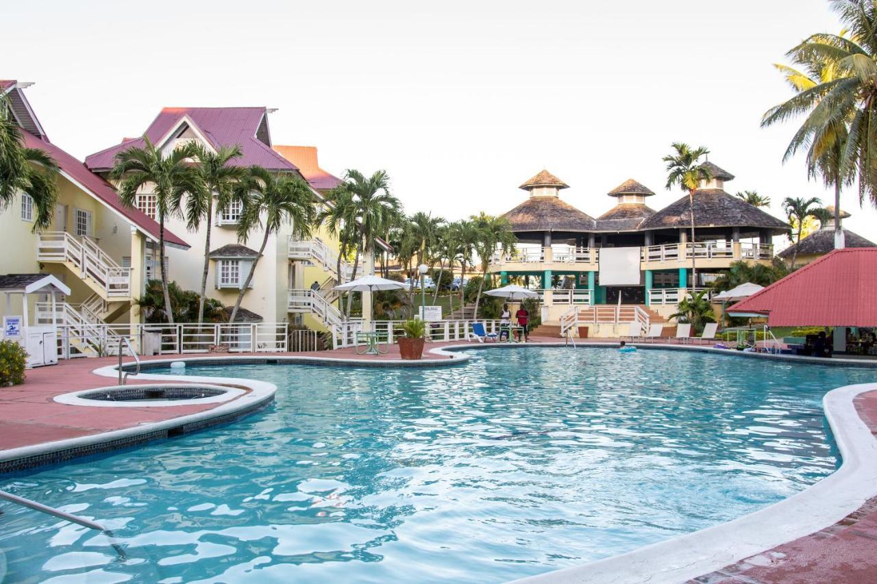 E 20 Mystic Ridge Ocho Rios Apartment Exterior photo